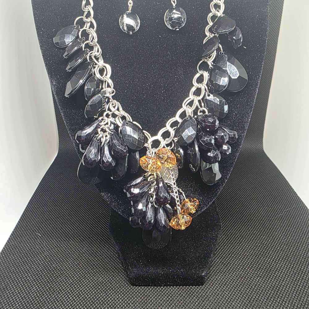 Elegant Black and Silver Necklace Set